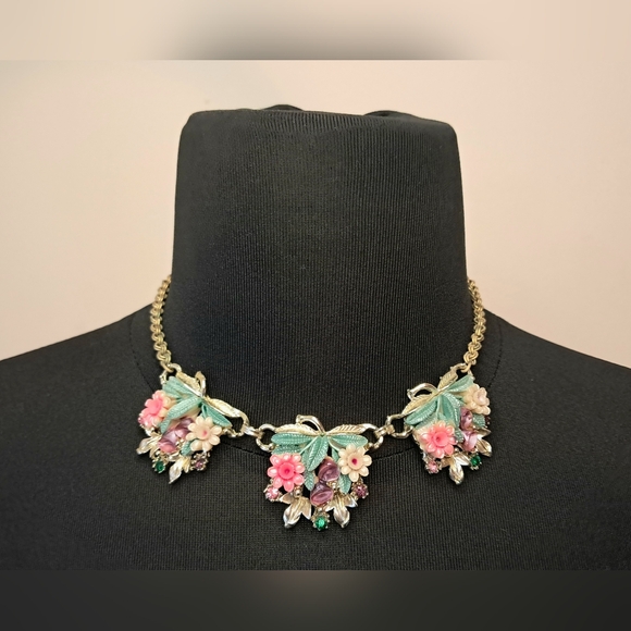 Vintage 1950s Floral Celluloid & Rhinestone Choker Necklace & Clip On Earrings - Picture 8 of 10
